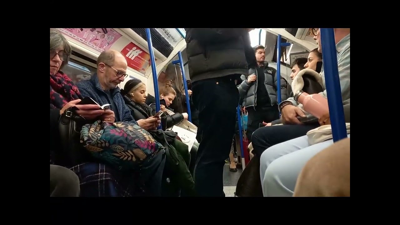 Abnormal Vlog - London -  Hotel to Carnaby St.