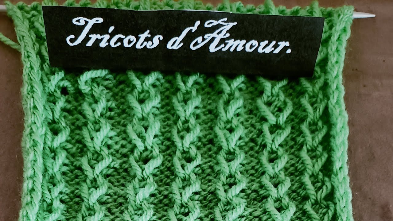 Point de tricot à deux aiguilles en relief.