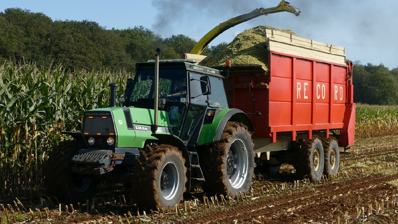 DEUTZ FAHR DX 6.50 Pulling Heavy Cart of Corn Silage