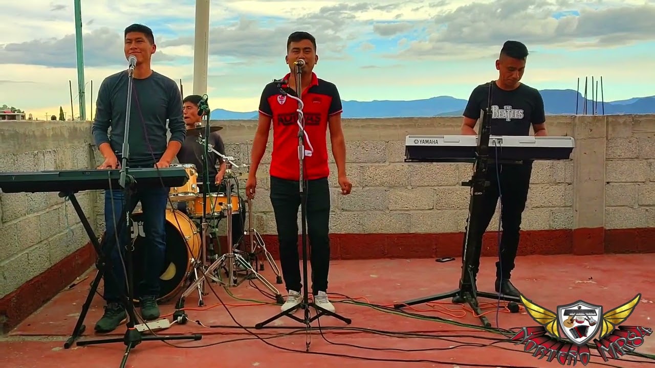 A RITMO DE BANDA DE VIENTO (REMIX)