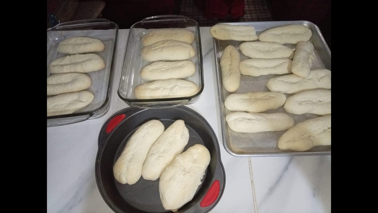 Haciendo Pan Blanco De La Milanesa Para La Familia