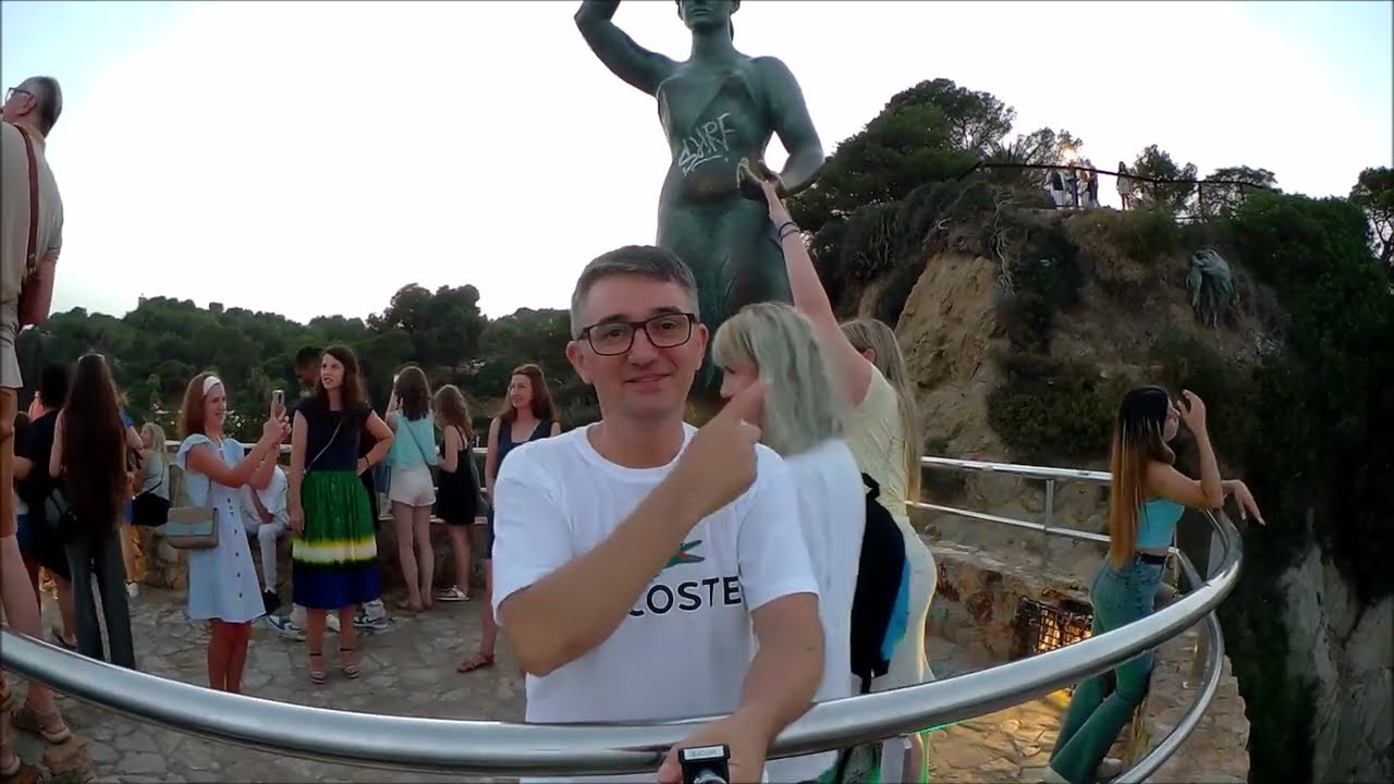 Deaf. Lloret De Mar Статуя Дона Маринера (Дева Ллорета) Испания
