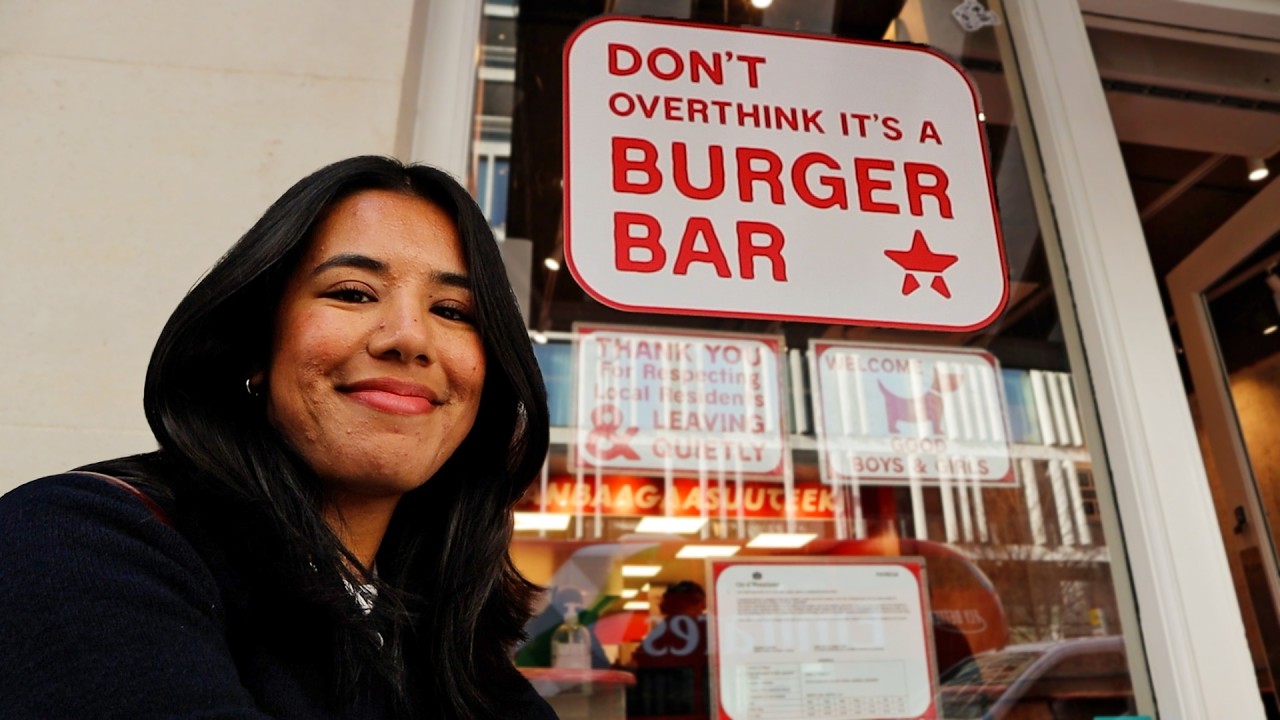 Большая пара вернулась в свое любимое место, где подают бургеры.