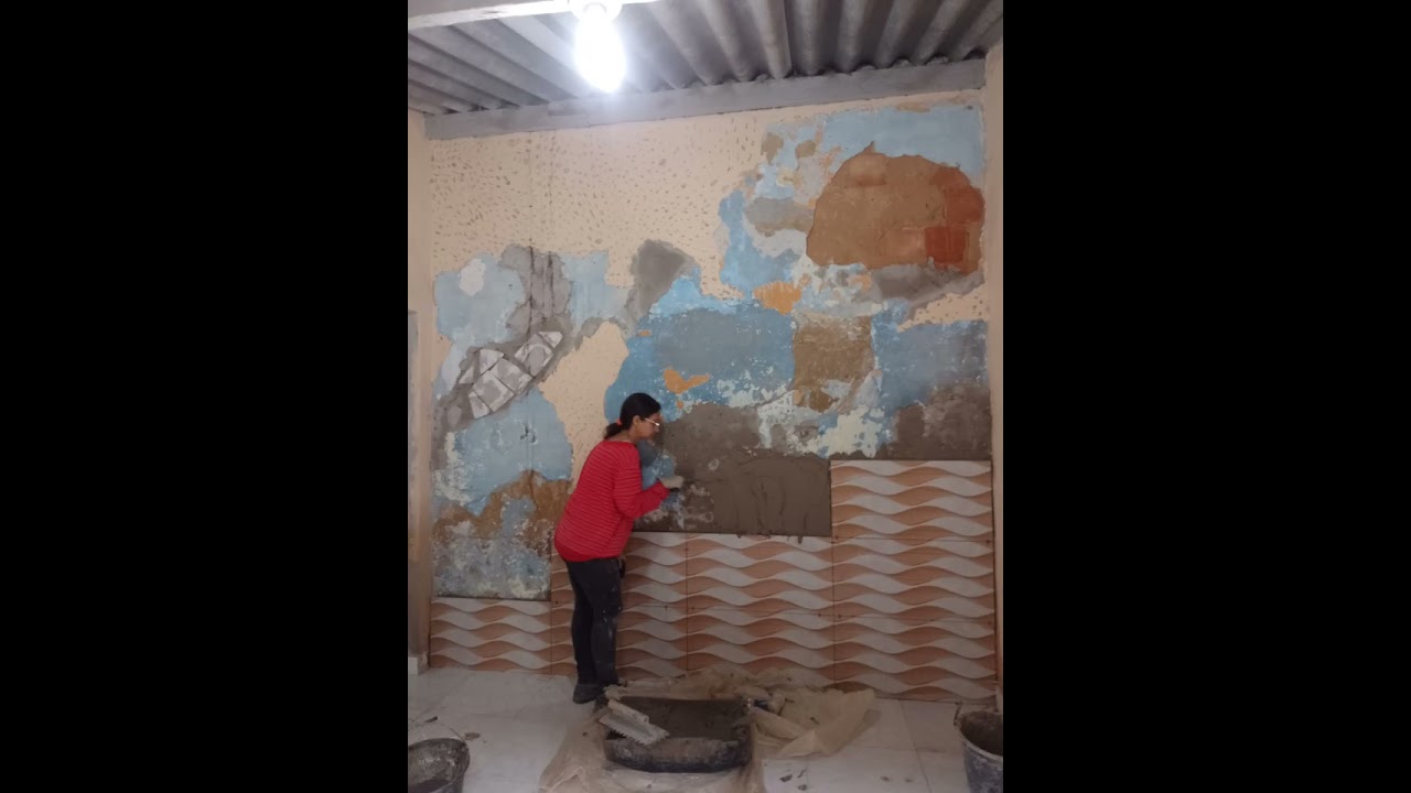 parede com umidade, coloquei o piso para tirar umidade. #obra #obras #reforma