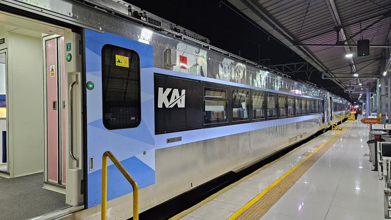 Jakarta - Madiun take the Majapahit New Generation Train