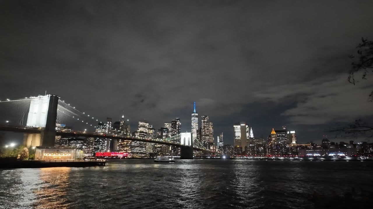NYC Night Walk: DUMBO Brooklyn Bridge & Manhattan Skyline Views - World Trade Center