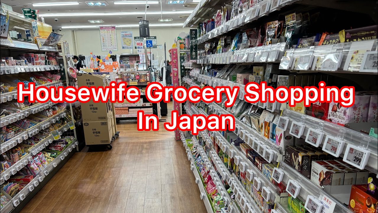Grocery shopping, online shopping housewife in living Japan 