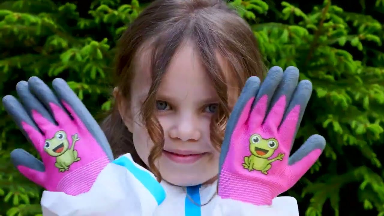 👸 Maya et Lina peignent une maison de princesses ! Jouons avec Baby Born