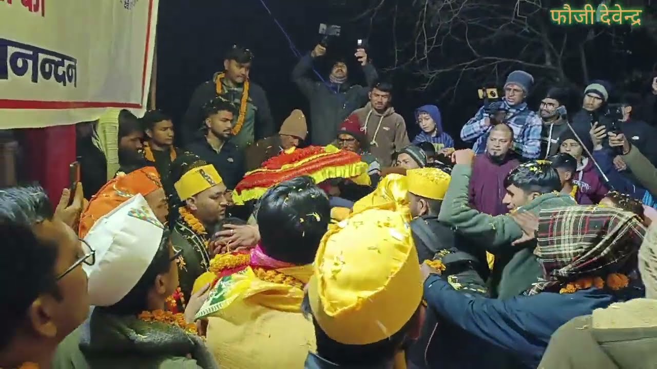 मां भगवती नन्दादेवी राजजात की मनौती की छंतोली पहुंची नौटी। फूल वर्षा से किया भक्तों ने स्वागत💐🙏🚩।