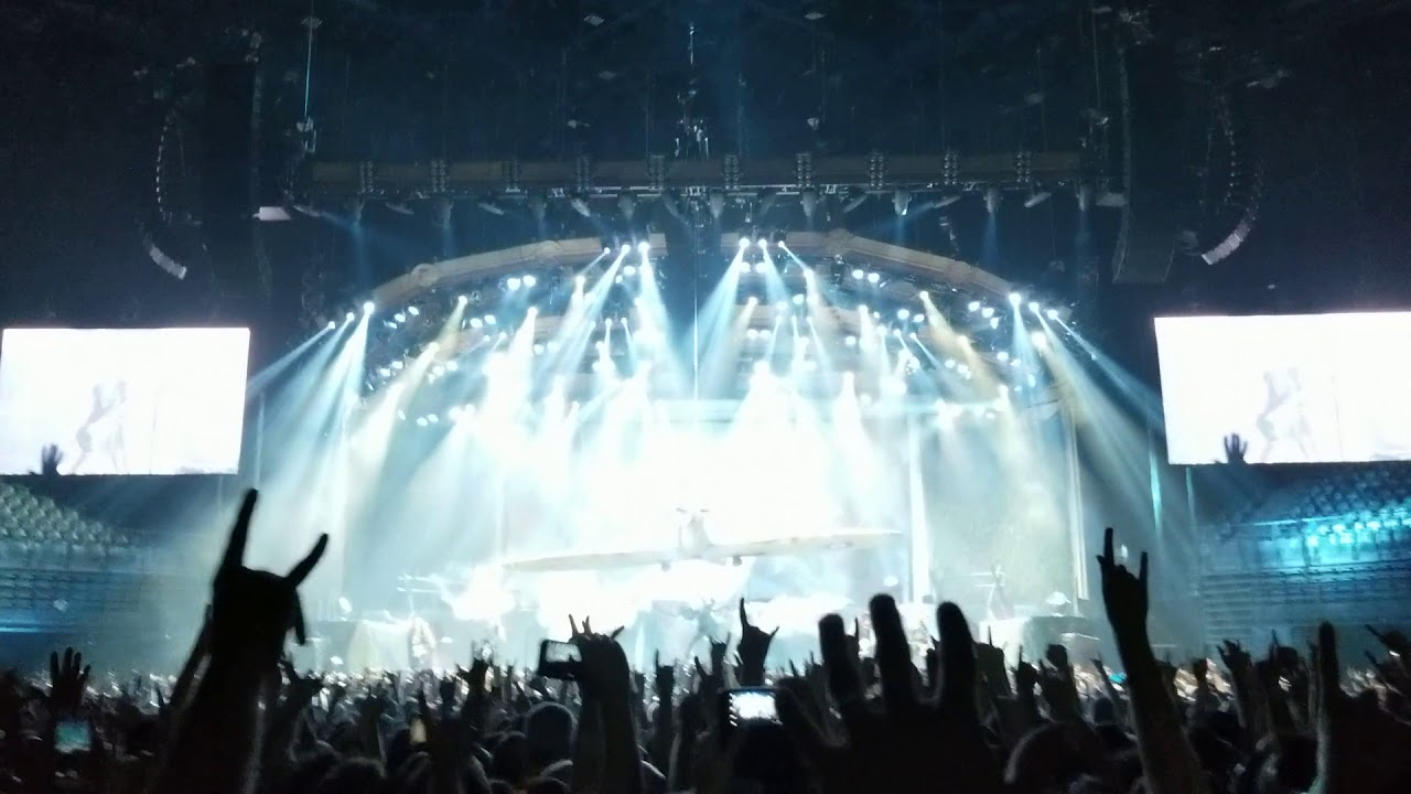 Iron Maiden - Doctor Doctor/Churchill's Speech/Aces High - Live in Paris