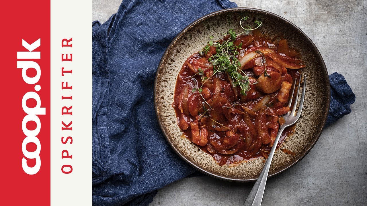 Pølseret med bacon i tomat/barbecue sauce - Claus Holm