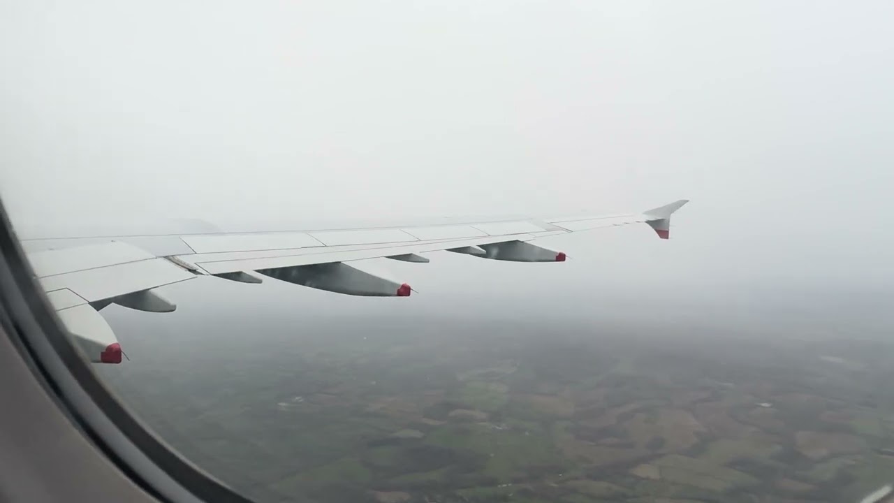 Rainy departure out of LGW / BA A321-231