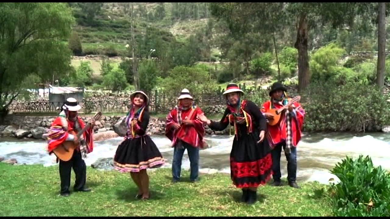 Rosita Gamarra y Jennifer Velásquez / Carnavales Cotabambinos [ PIPA PRODUCCIONES ]