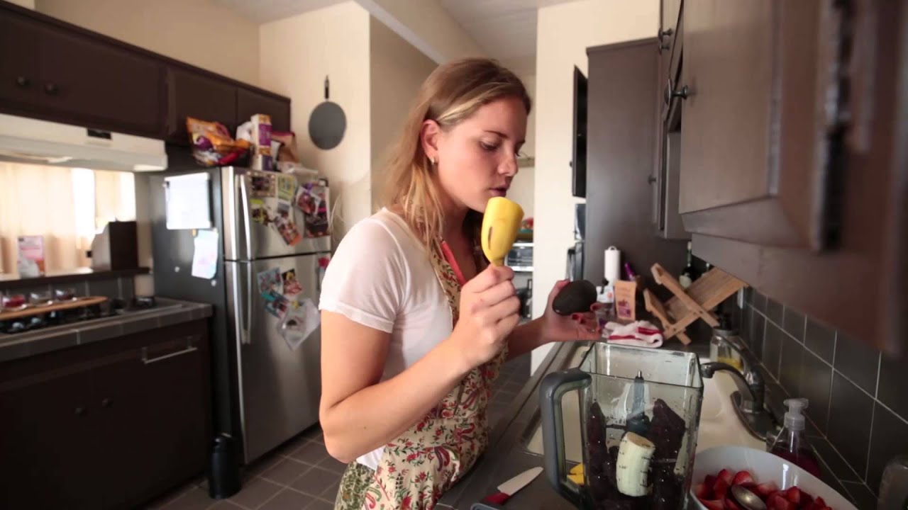 Surfer Bruna Schmitz Shares Her Favorite Acai Bowl Recipe - The Inertia