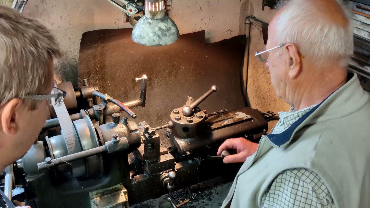 Tokarka rewolwerowa z 1939 roku lub coś takiego :)