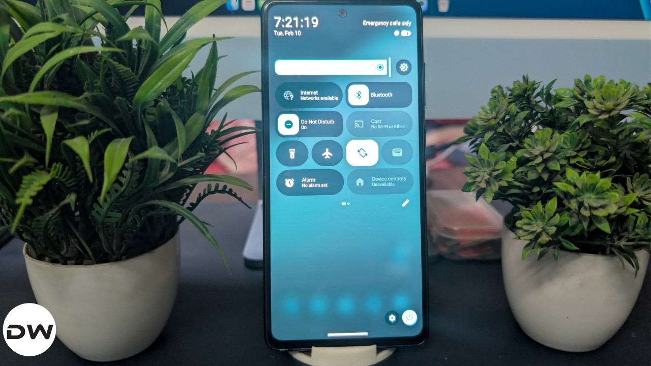 Galaxy S20 FE получил LineageOS 23 с выразительной темой Material Design.
