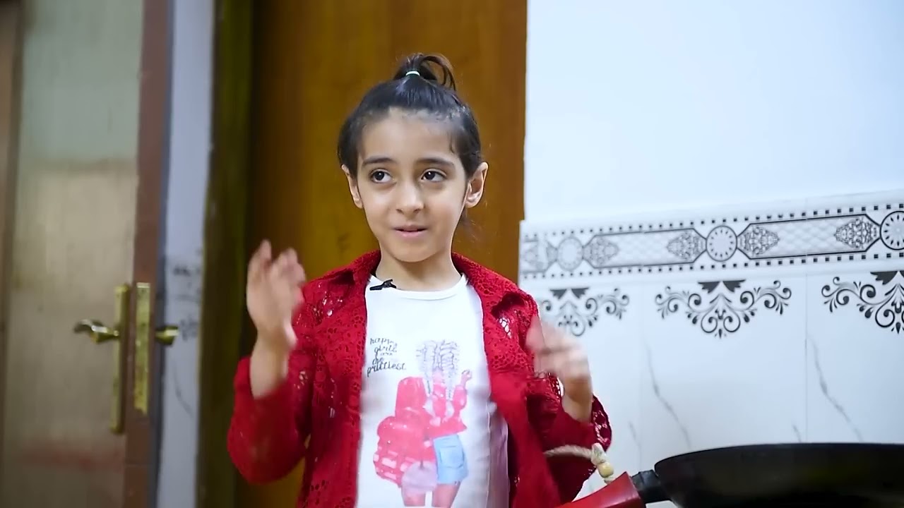 طفله غبيه تفشخ شايب نايم بلشارع علمود ياخذوه للمستشفى وينام على التبريد