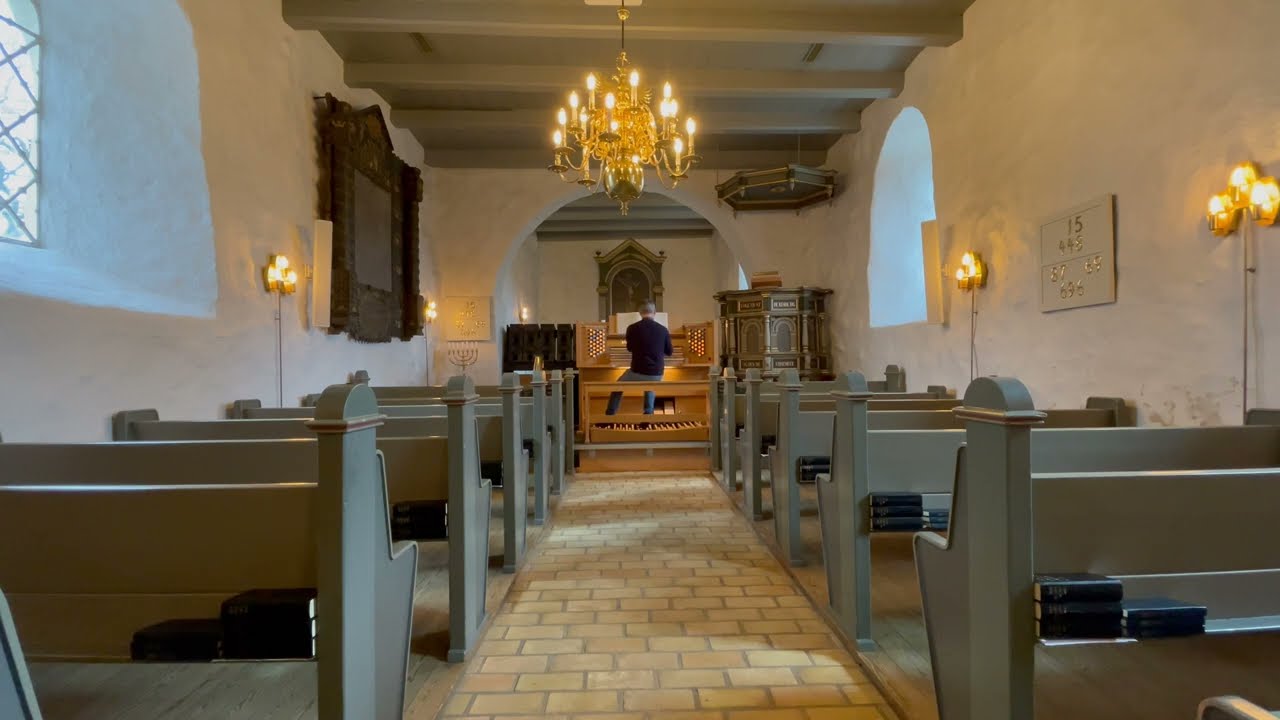 Mærk den tidløse lyd af et digital kirkeorgel med Johannus!