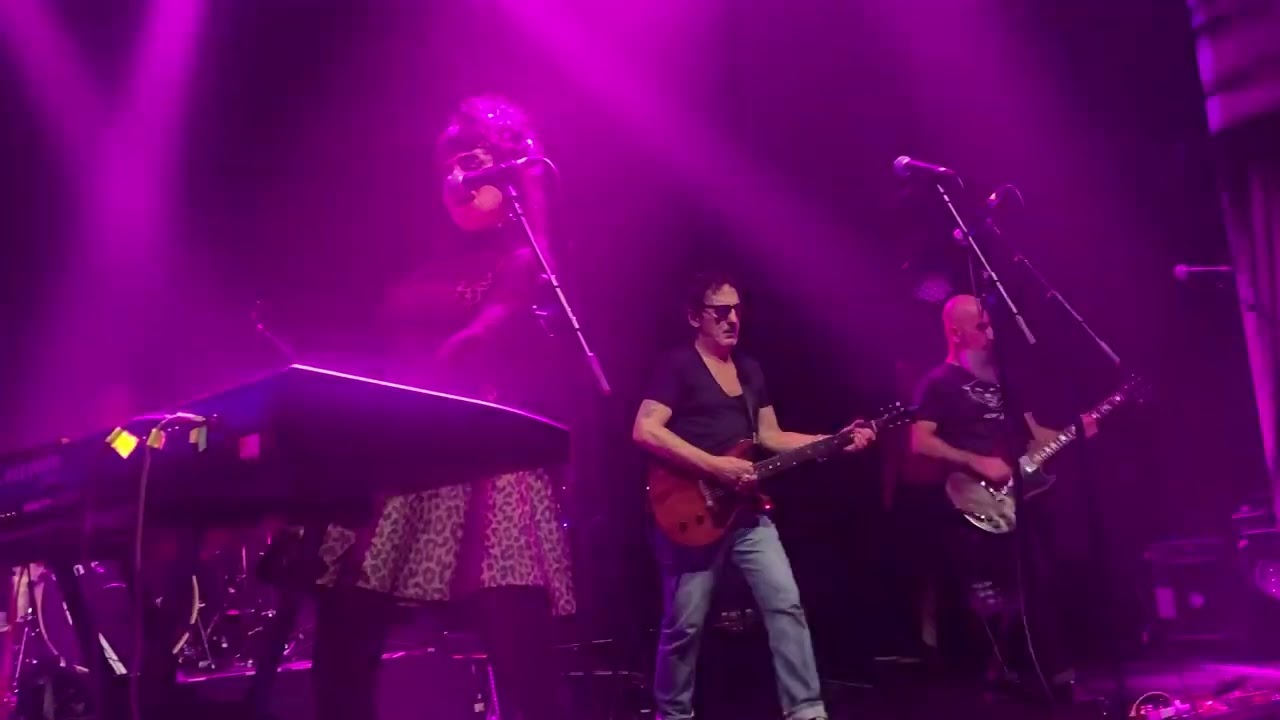 Ana Curra . “Esa extraña sonrisa “ 23.1.26