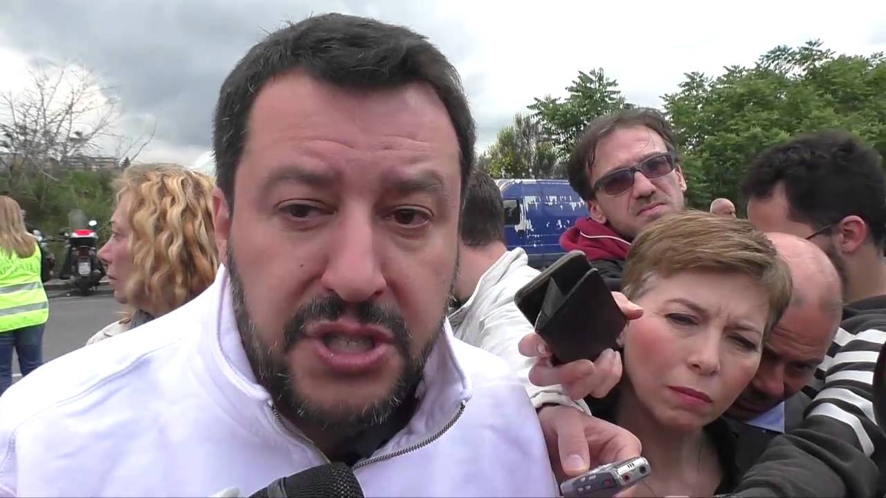 Rom, Salvini e Meloni contestati: “Errore Alemanno sgombero solo abusivi”