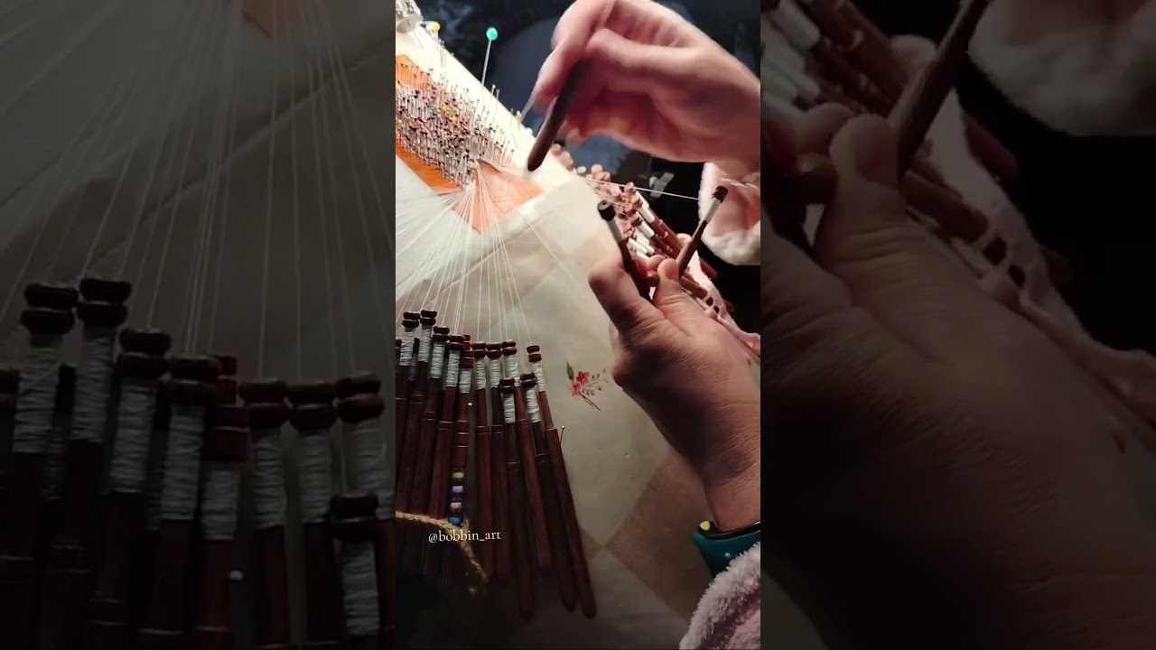 Rosetón de Guipures y medio punto *Encaje de bolillos*