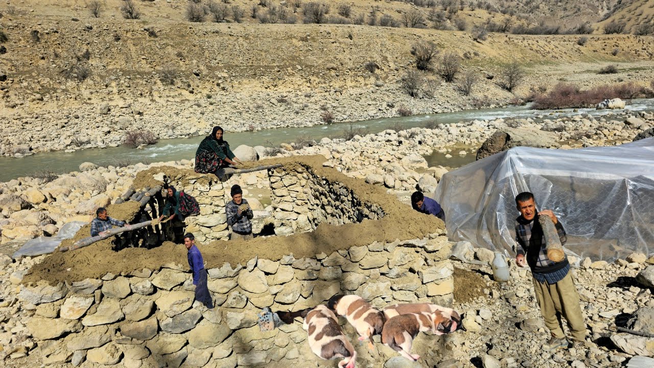 Building a house in the heartof theZagros Mountains 🏔️A nomadicfamily's incredible effort to survive