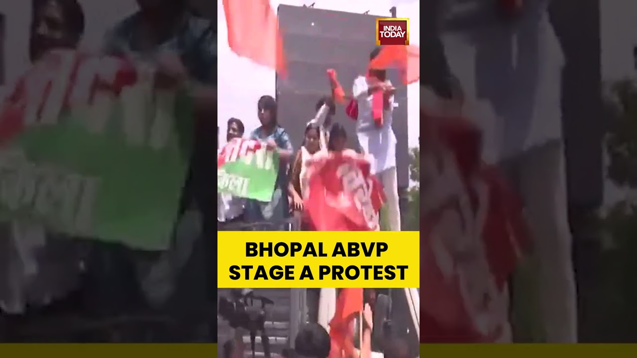 Bhopal: ABVP Students Stage A Protest For The Removal Of A Liquor Shop Near Govt College #mpnews