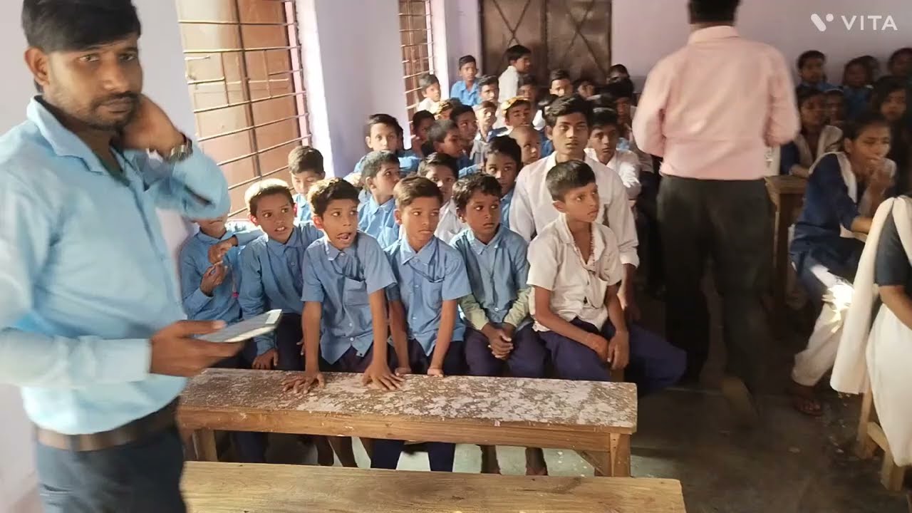 जवाहरलाल नेहरू का जन्मदिन उत्क्रमित मध्य विद्यालय टिकैतपुर में  मनाया गया