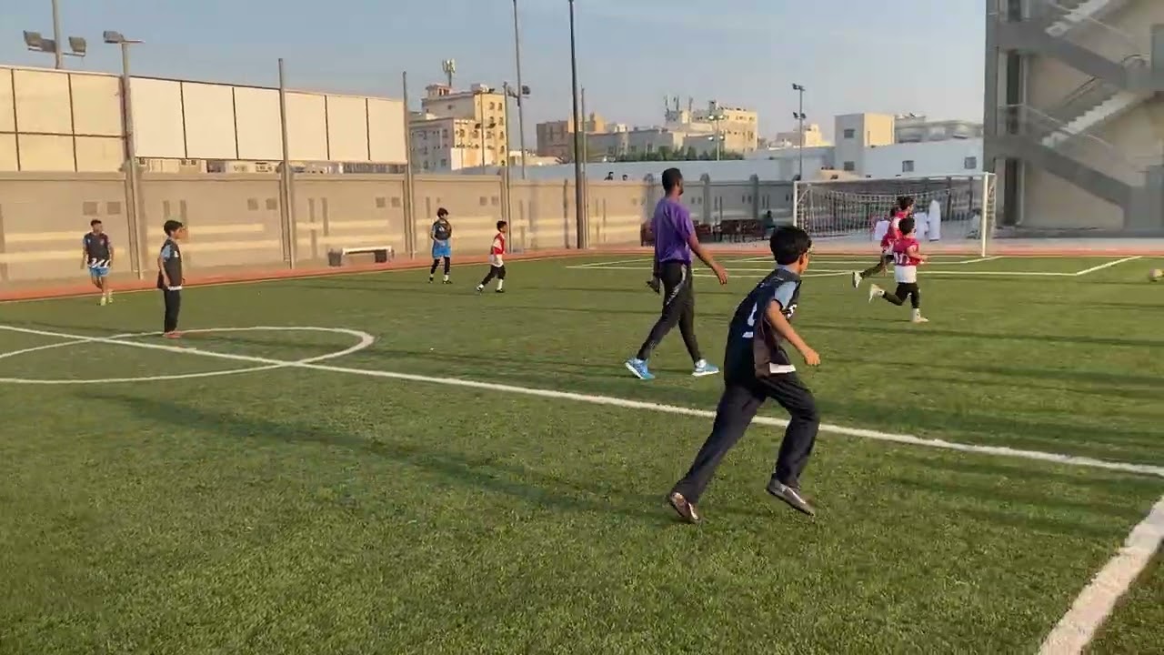 دوري المدارس (مباراة فريق الحزم الشوط الأول 1) ابتدائية اويس ابن عامر القرني #بث_مباشر #بث #مباراة 