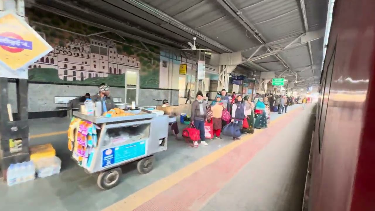 Bandikui junction per arrival or departure लालगड़ प्रयागराज सुपरफ़ास्ट एक्सप्रेस नोनस्टॉप 