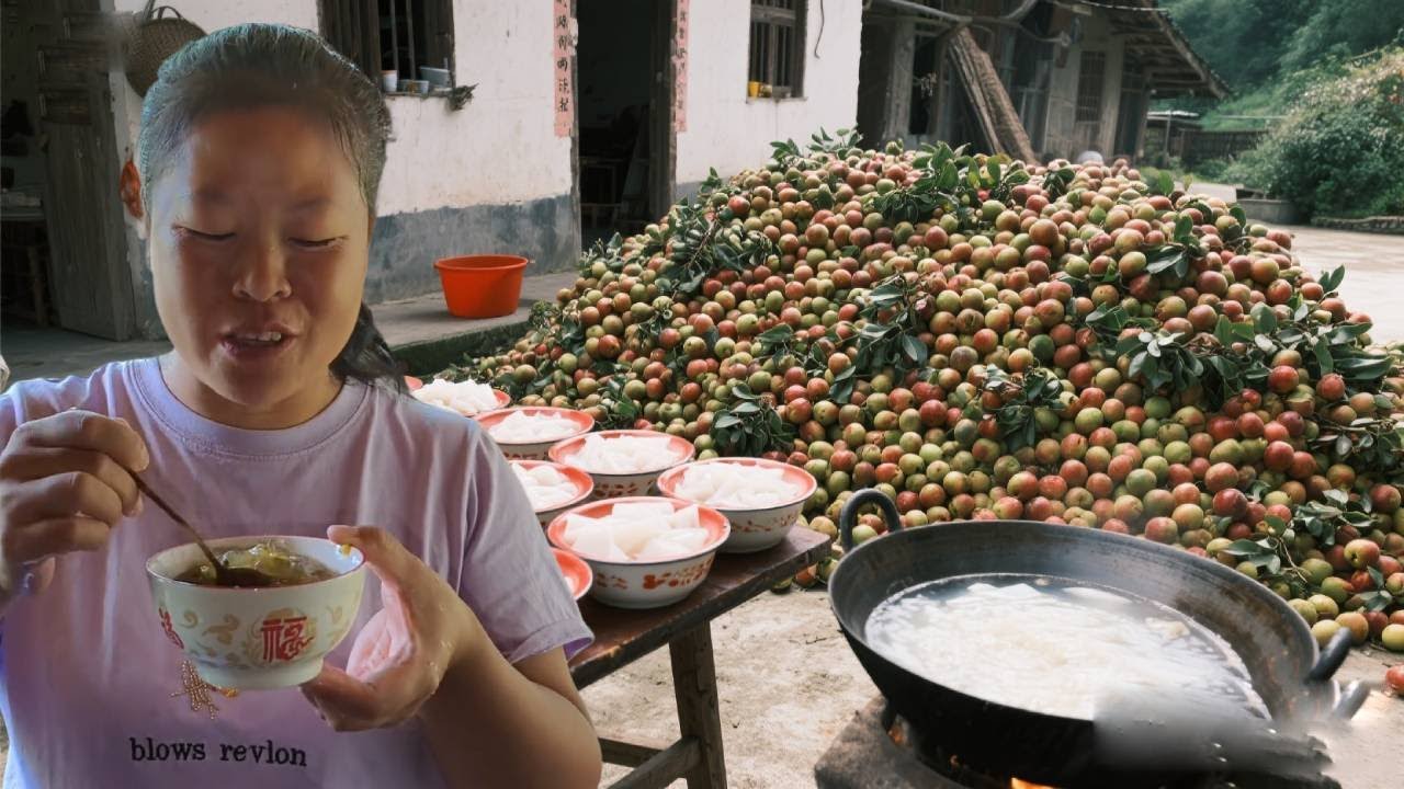 农村路边挂满凉粉果，老罗摘一筐回来做凉粉吃，再配上百香果，冰冰凉凉的真好吃！#农村生活#美食