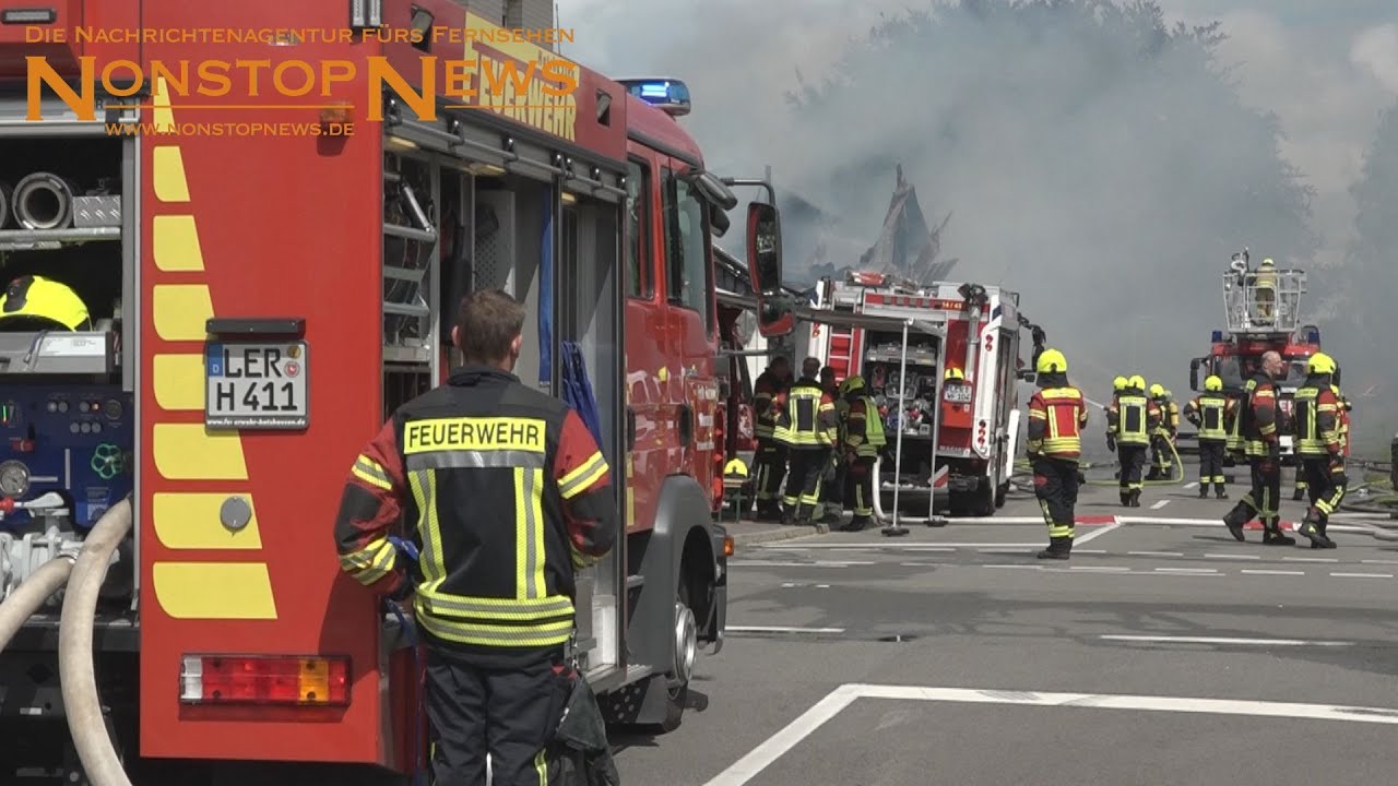 Lagerhalle in Warsingsfehn ausgebrannt - Feuerwehr im Großeinsatz