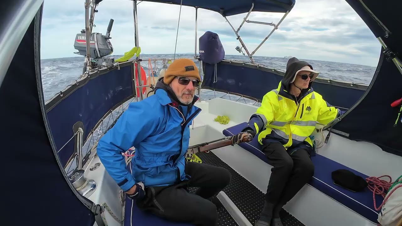 Sailing to Tasmania - Crossing Bass Strait to Flinders Island - Ep2