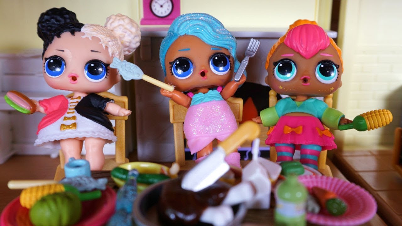 LOL SURPRISE DOLLS Ditch School With Boys To Cath Thanksgiving TURKEY!!