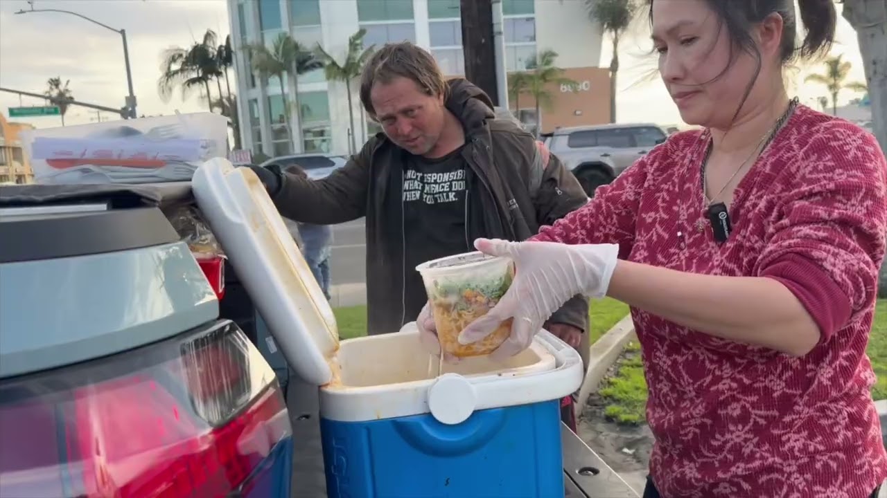 Cooking Birria Ramen For The Homeless People !