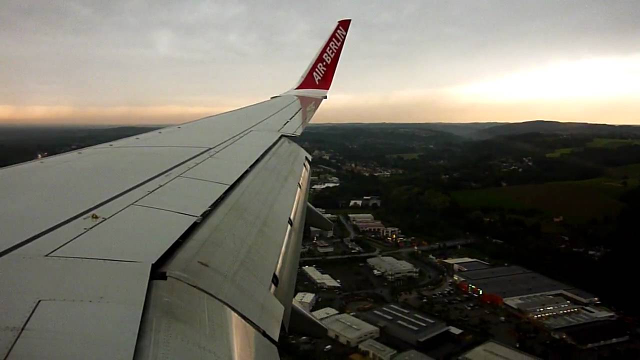 Landung Air Berlin Boeing 737-808 CGN