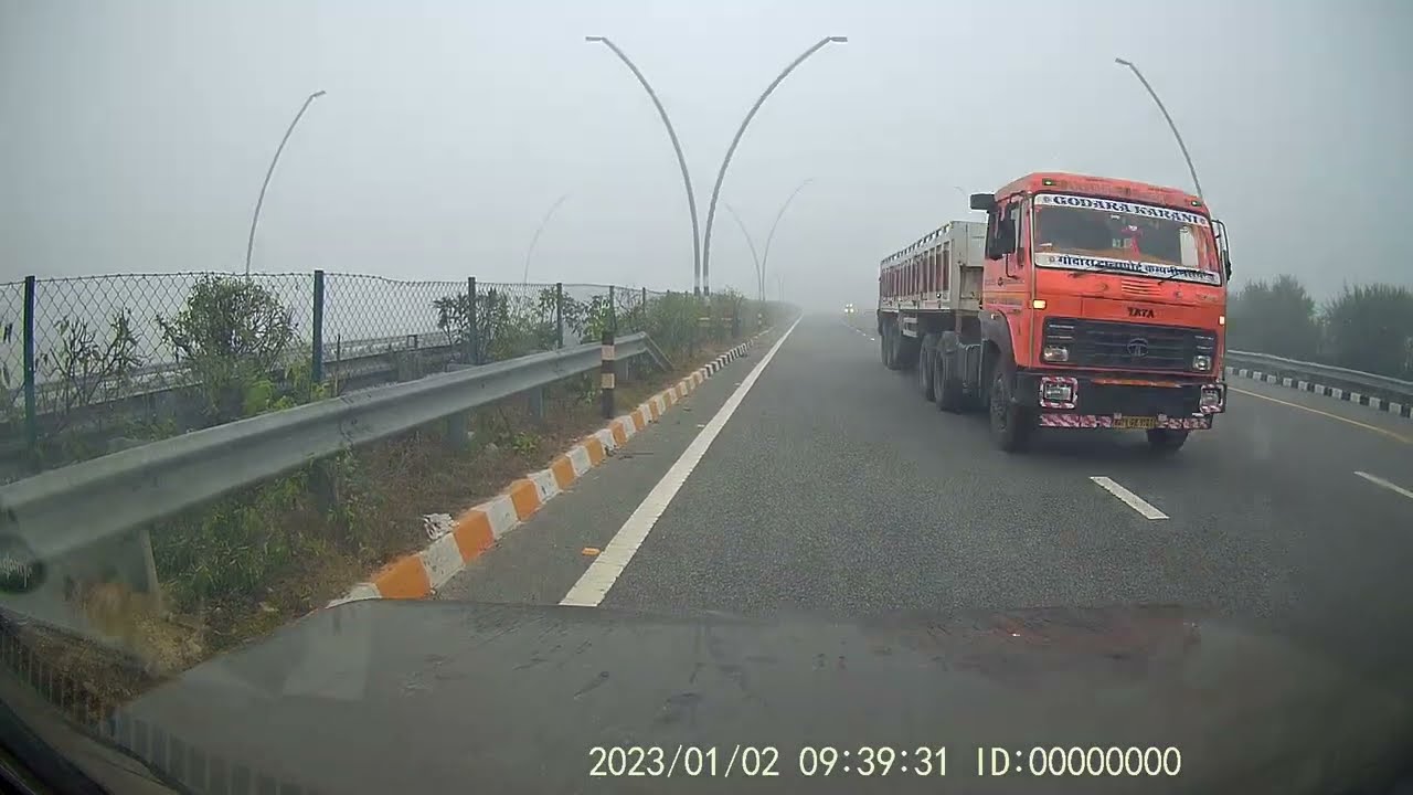 Dense Fog and Low Visibility - Lucknow Agra Express Way - Dec 2022