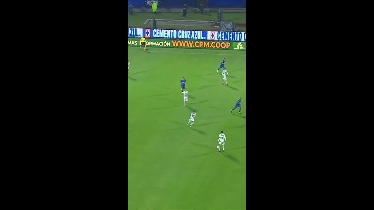 &iexcl;Se la perdi&oacute;! ❌❌ Santos escapa y define a un lado del arco #shorts