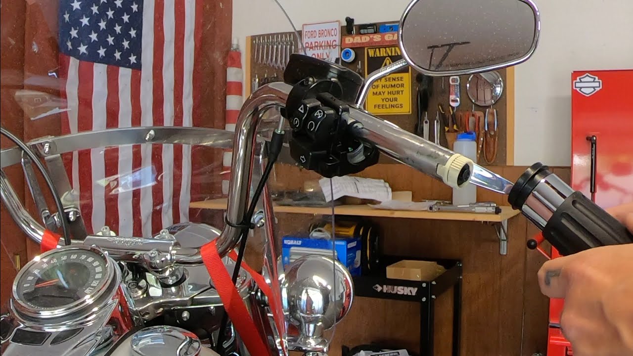 Hand grip install, Harley Davidson Softail Heritage Classic 114, Milwaukee Eight