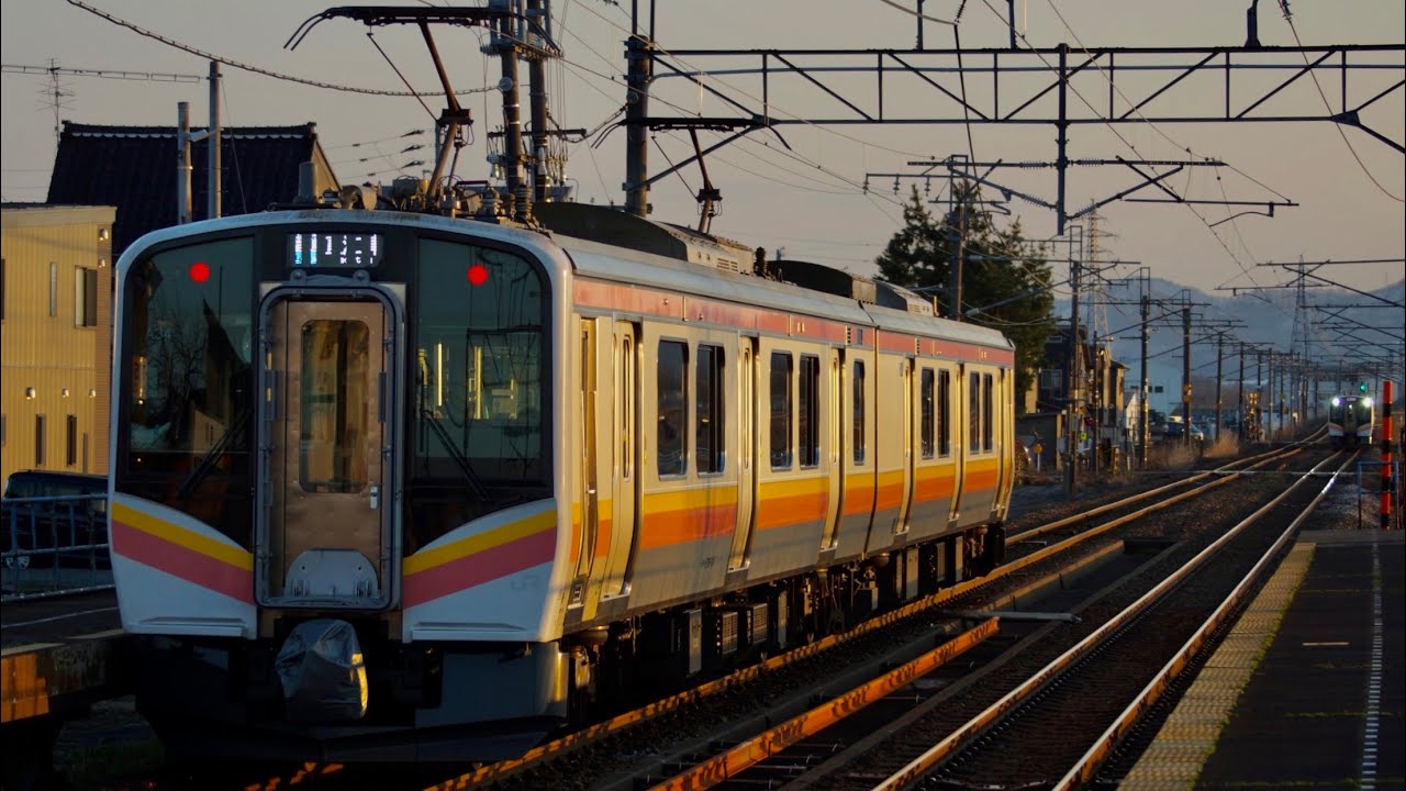 【夕方の信越本線】前川駅 接近放送&発着・通過シーン/Shin-etsu Line in the evening Maekawa station arrival and departure scene