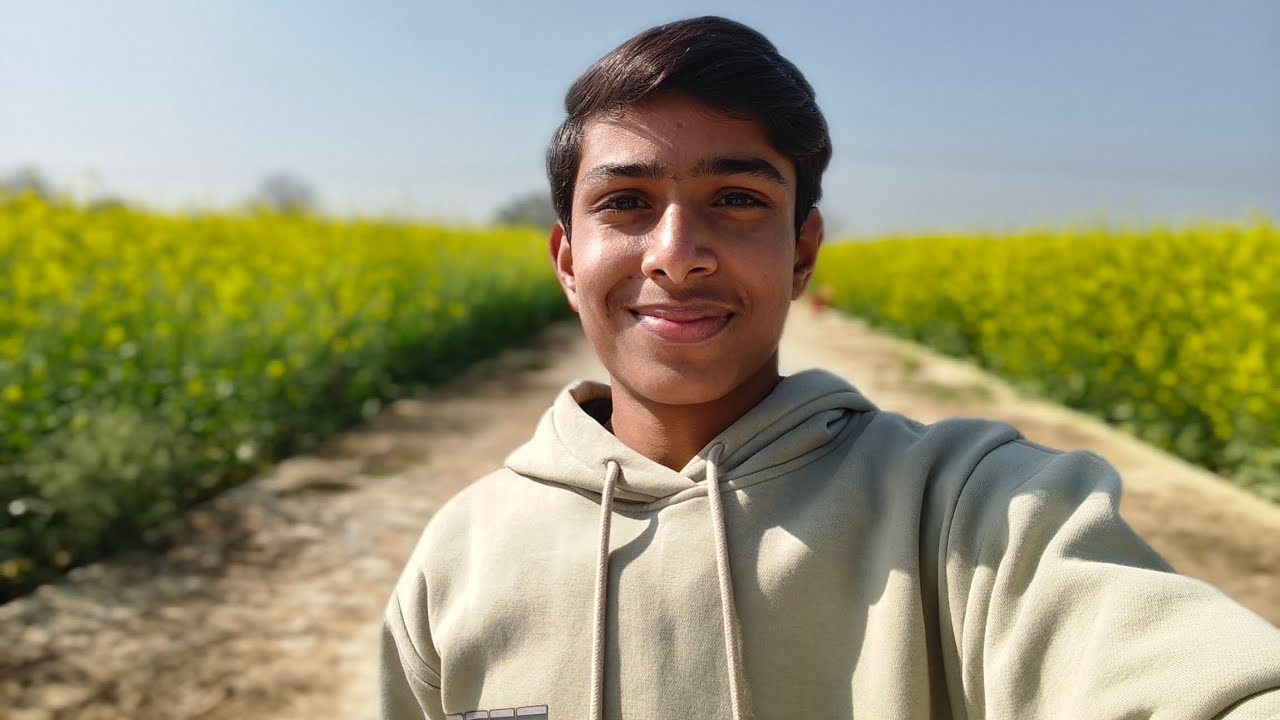 Aaj main gaya mere gaon ke sarson ke khet dekhne 😍