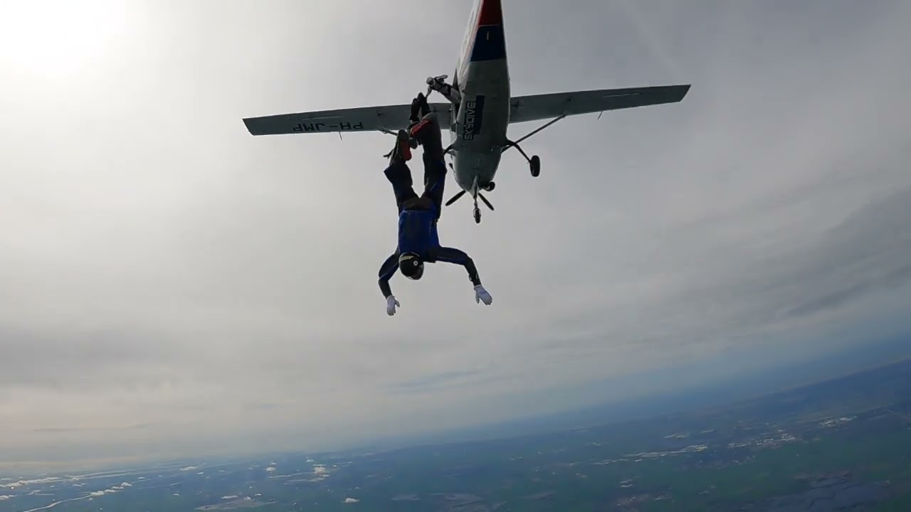 High over Hilversum 12 4 04