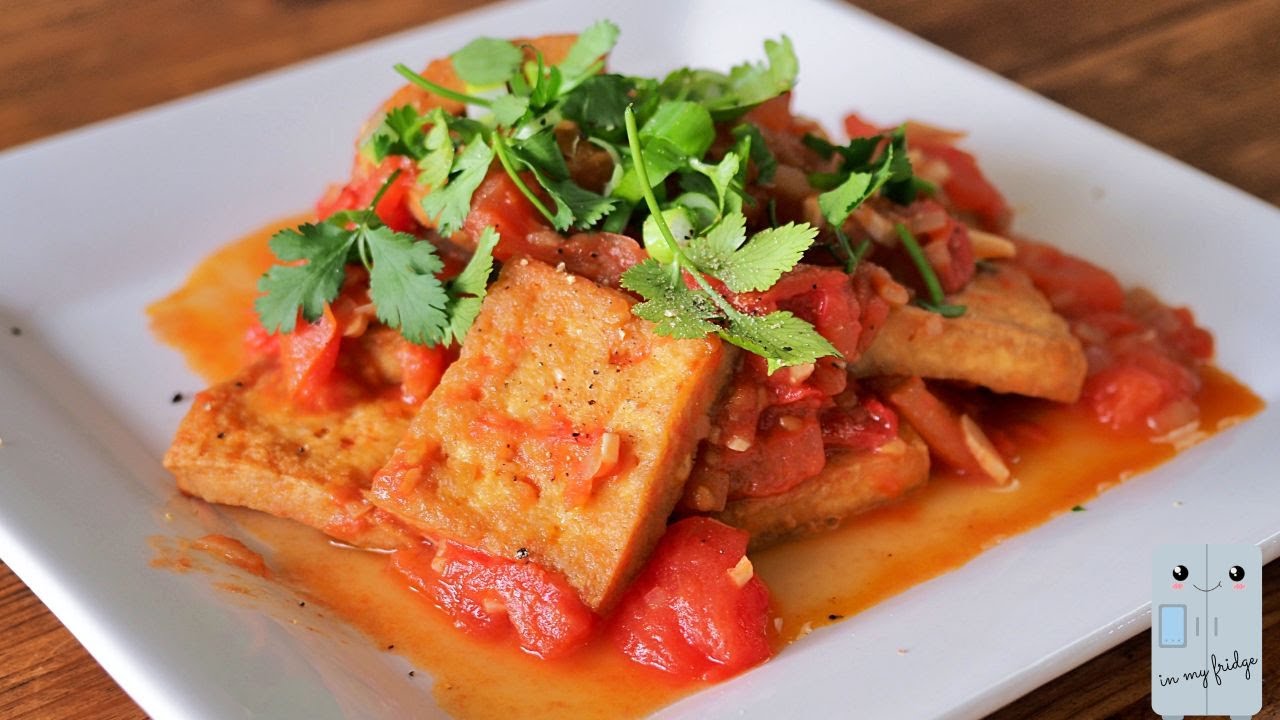 An Easy Vietnamese Tofu Recipe: Dau Hu Sot Ca Chua - Fried Tofu in Tomato Sauce