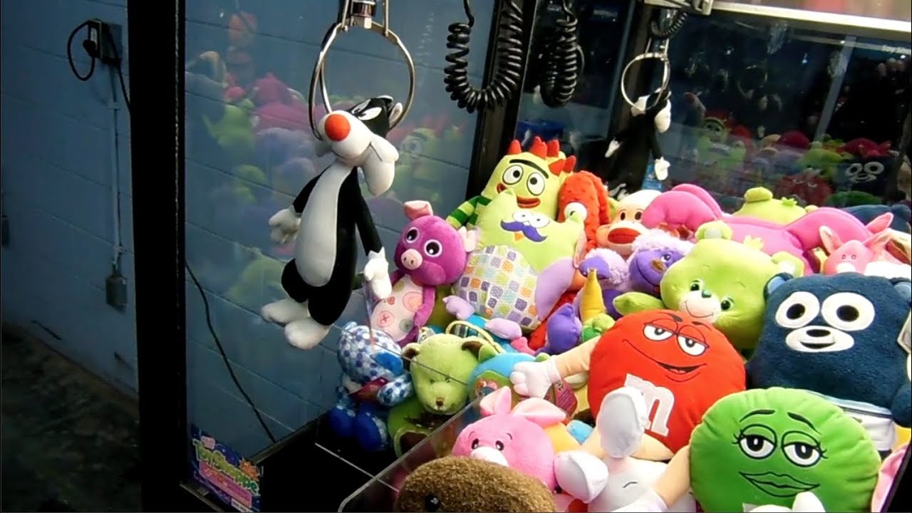 New Toy Factory Looney Tunes + Girl Shows Me Up At The Claw!