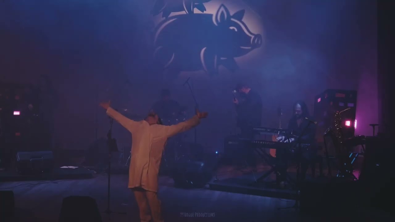 Banda Floyd Machine interpreta 