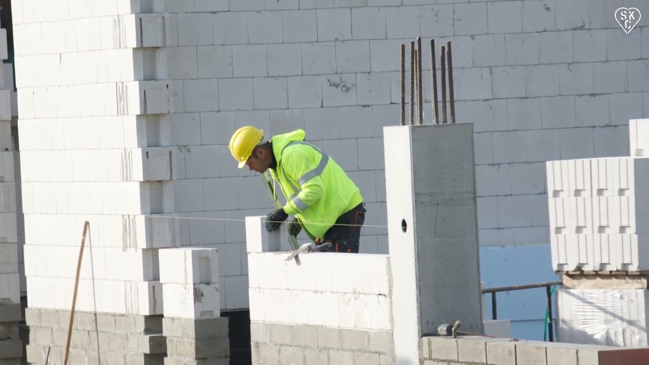 Rosną nowe trybuny i stadionowe zaplecze.Trwa przebudowa stadionu miejskiego.