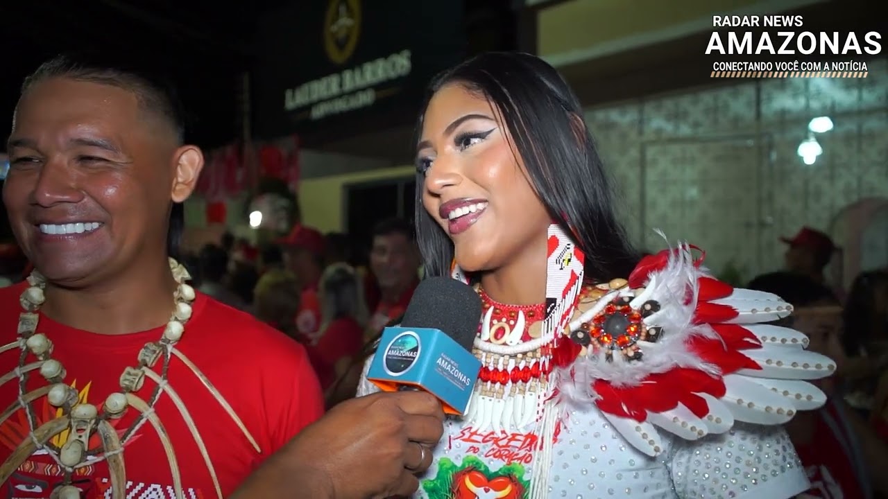 Casais avermelhados celebram o Dia dos Namorados com o Boi Garantido pelas ruas da cidade