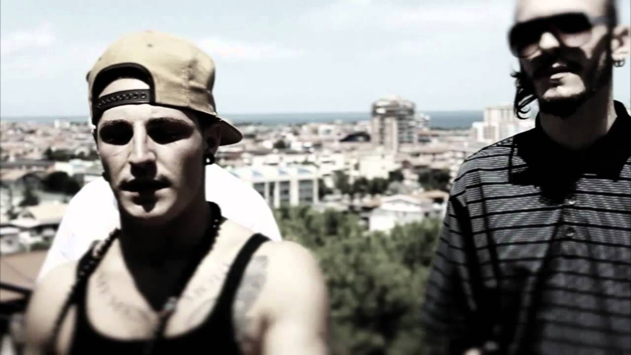 Cariche Esplosive | Gratta gratta e vinci [Official Video]