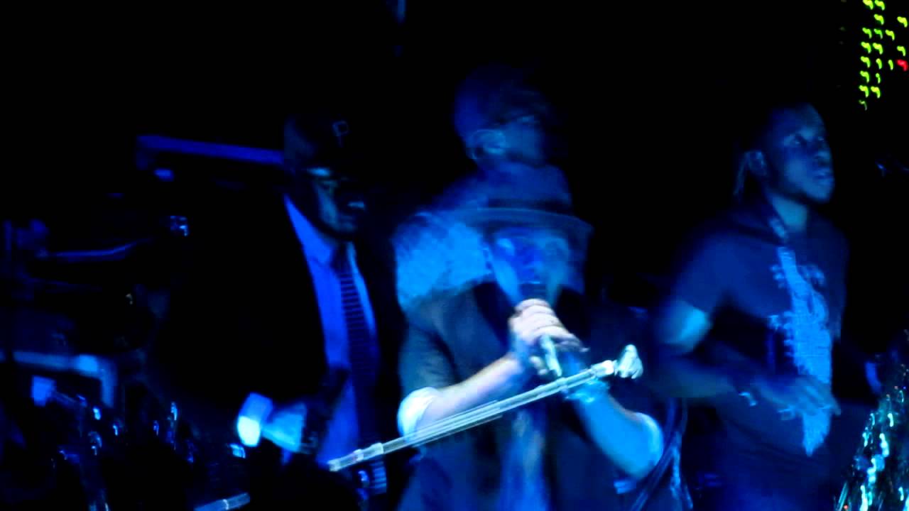 Bruno Mars- NYE- Las Vegas- Bump & Grind Cover & Banter