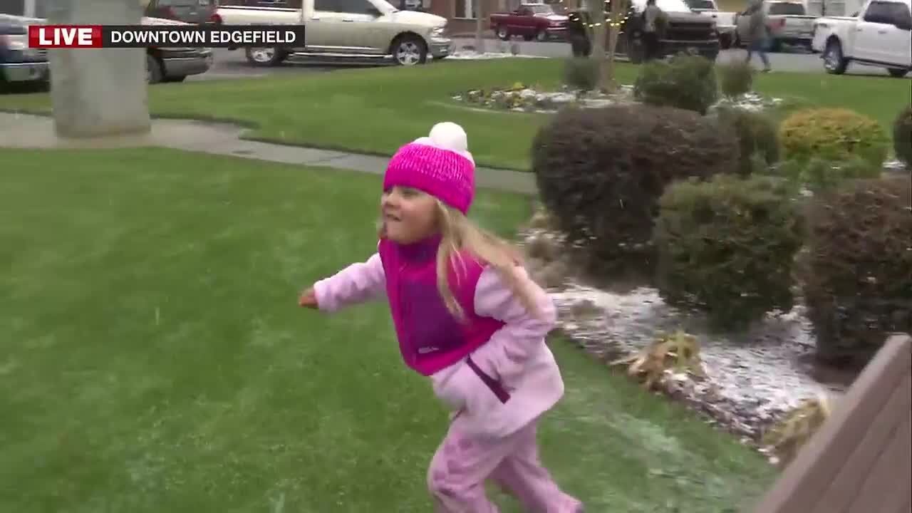 Fla. family comes to Edgefield so girl can see snow for first time